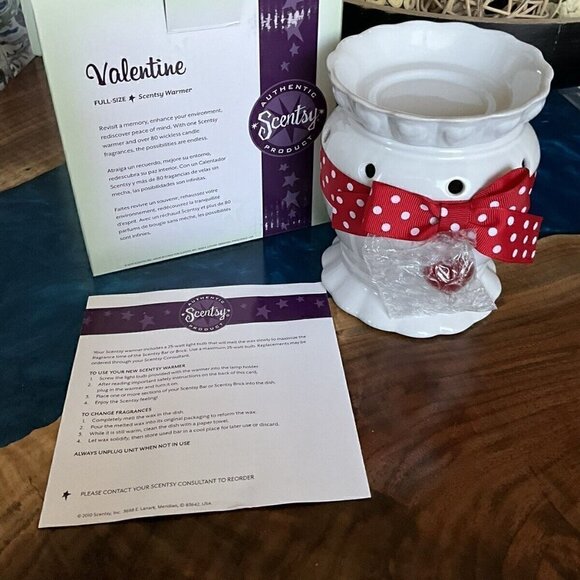 SCENTSY VALENTINE Wax Warmer Ceramic Red & White polka dot hearts new in box - Picture 1 of 5
